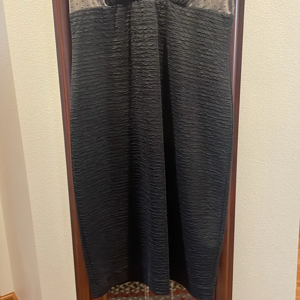 London times dress for the holidays. Size 8 fits those curves well. - Picture 6 of 6